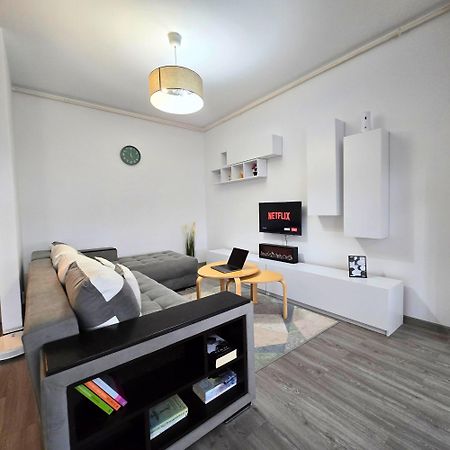 Apartment "Solar 48", Private Parking, One Bedroom 布加勒斯特 外观 照片