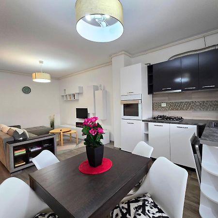 Apartment "Solar 48", Private Parking, One Bedroom 布加勒斯特 外观 照片