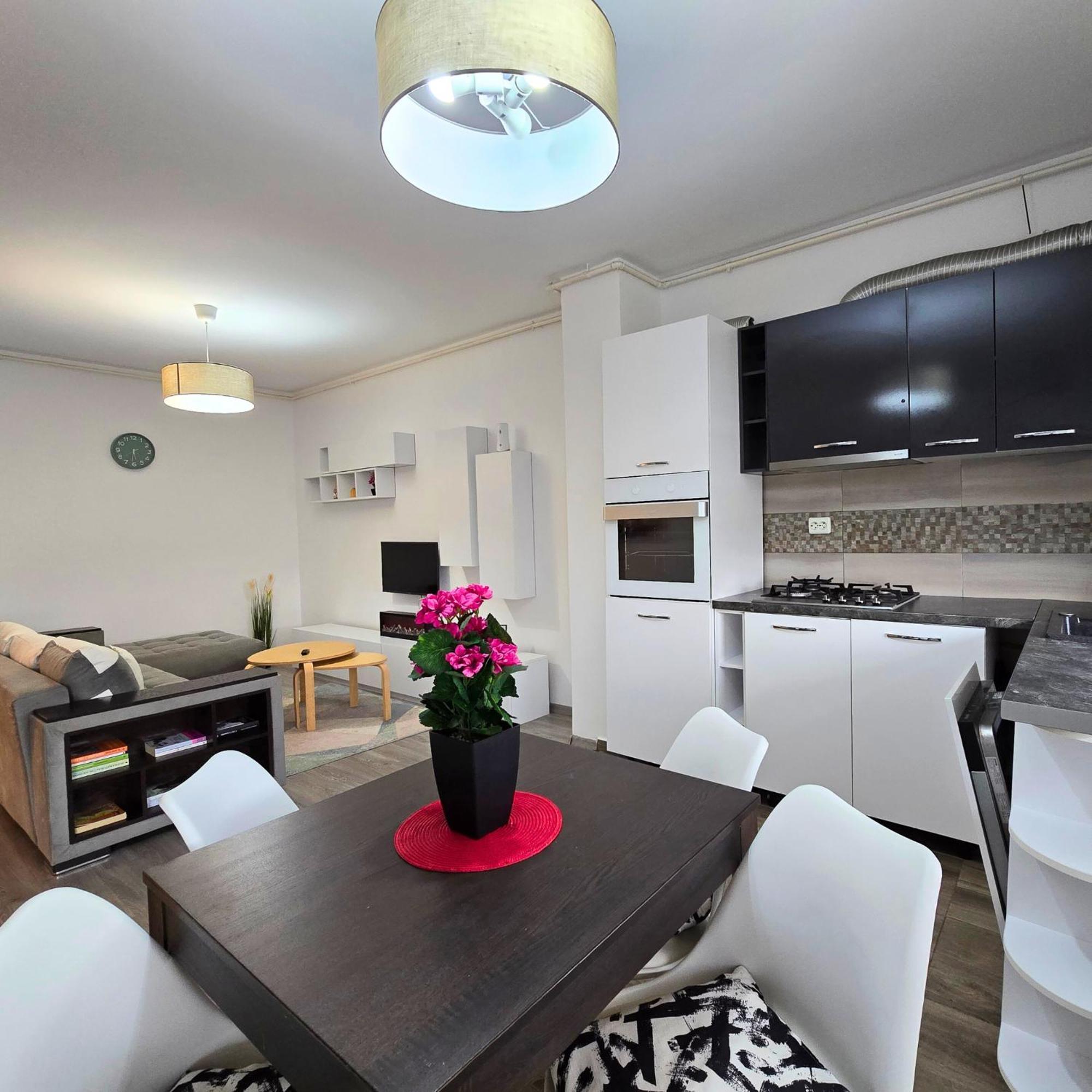 Apartment "Solar 48", Private Parking, One Bedroom 布加勒斯特 外观 照片